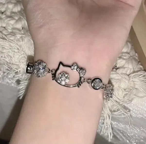 Silver_Alloy_Bracelet_For_Women