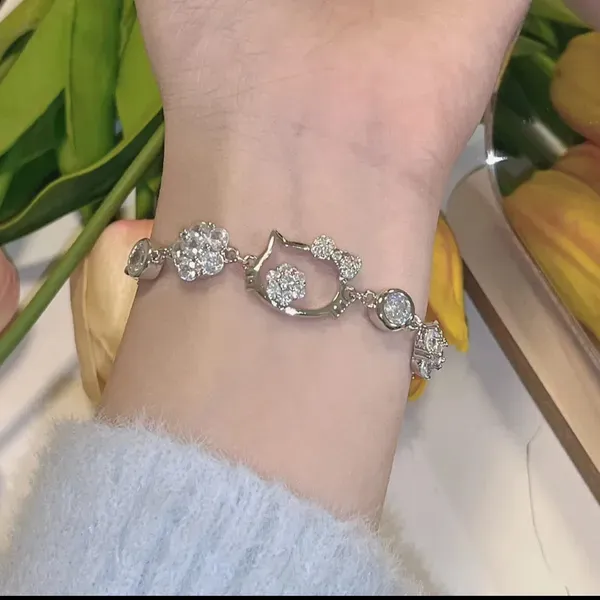 Silver_Alloy_Bracelet_For_Women