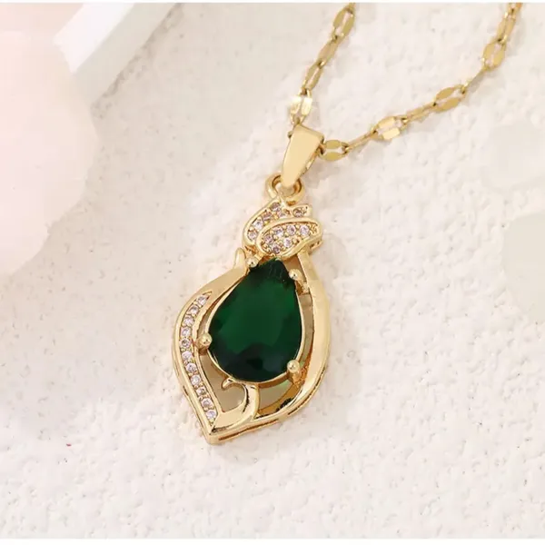 Gold_Alloy_Pendant_Necklace_For_Women
