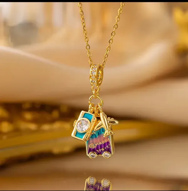 Gold_Alloy_Pendant_Necklace_For_Women
