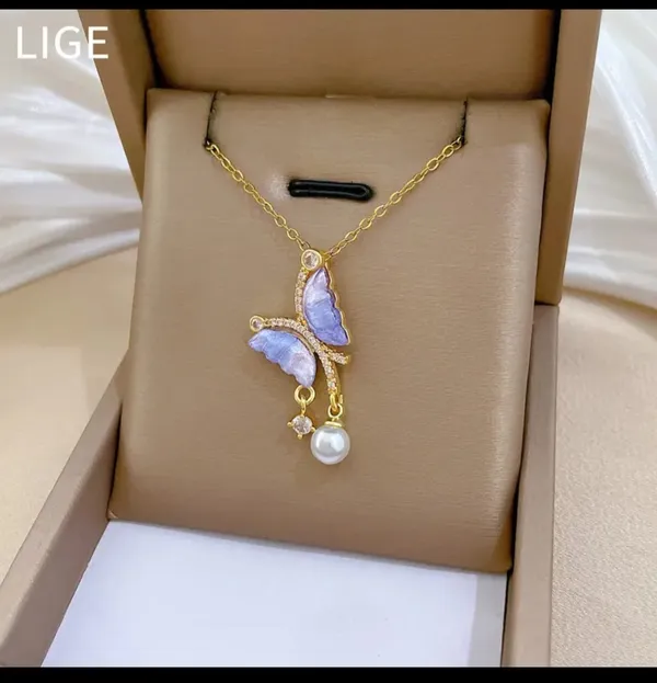 Gold_Alloy_Pendant_Necklace_For_Women