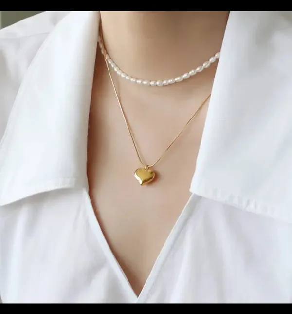 Gold_Alloy_Pendant_Necklace_For_Women