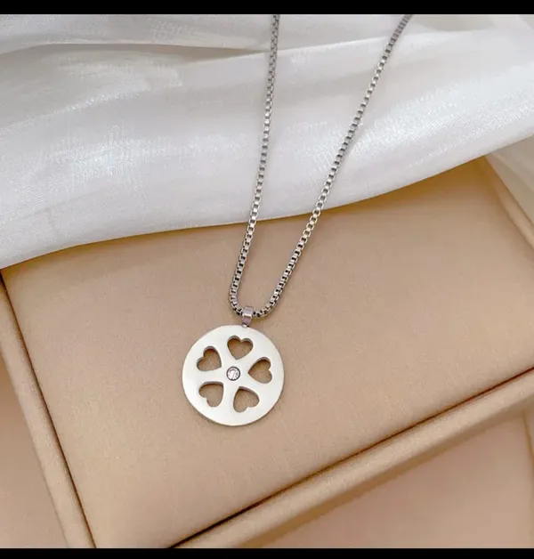 Silver_Alloy_Pendant_Necklace_For_Women