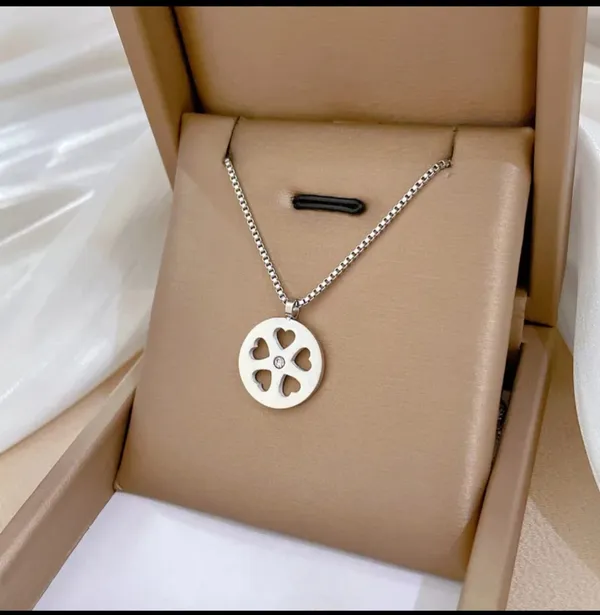 Silver_Alloy_Pendant_Necklace_For_Women