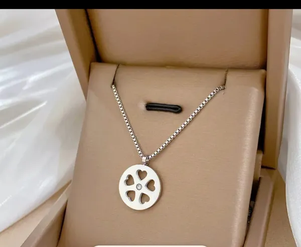 Silver_Alloy_Pendant_Necklace_For_Women