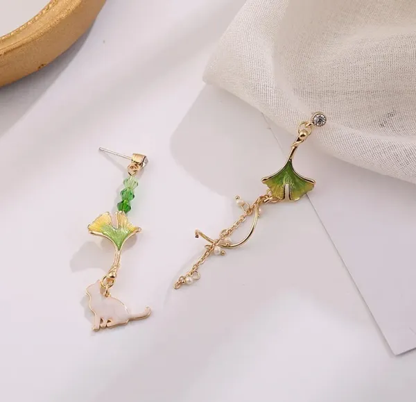 Elegant_Green_Ginkgo_Leaf_Asymmetrical_Drop_Earrings_For_Women_Gold_Tone_Pearl_Beaded_Nature_Inspired_Statement_Jewellery_For_Party_And_Festive_Wear