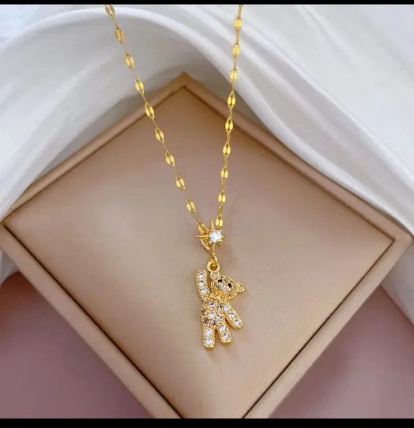 Gold_Alloy_Pendant_Necklace_For_Women