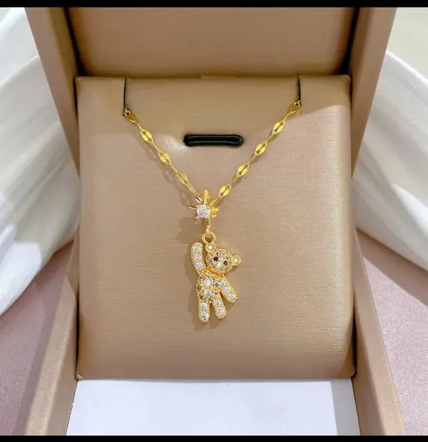 Gold_Alloy_Pendant_Necklace_For_Women