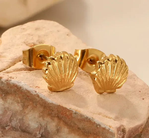 Elegant_Gold_Tone_Seashell_Stud_Earrings_For_Women_Textured_Shell_Design_Statement_Jewellery_For_Party_Wedding_Festive_Beach_Vacation_And_Everyday_Wear