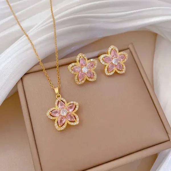 Gold_Alloy_Pendant_Necklace_Set_For_Women