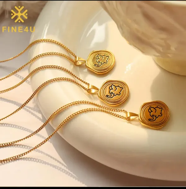 Gold_Alloy_Pendant_Necklace_For_Women