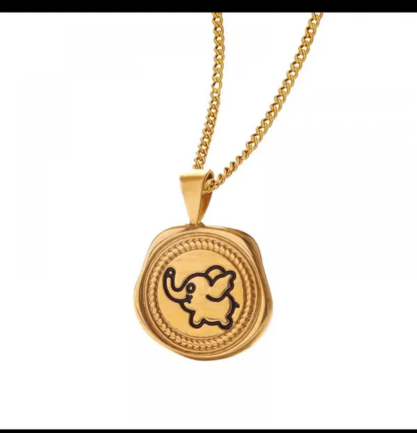 Gold_Alloy_Pendant_Necklace_For_Women