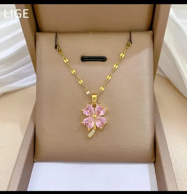 Gold_Alloy_Pendant_Necklace_For_Women
