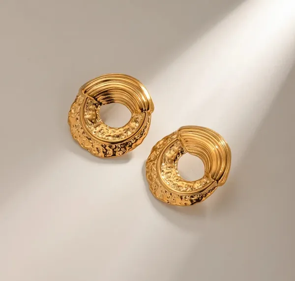 Elegant_Gold_Tone_Textured_Open_Circle_Stud_Earrings_For_Women_Ribbed_Geometric_Statement_Jewellery_For_Party_Wedding_Festive_And_Everyday_Wear