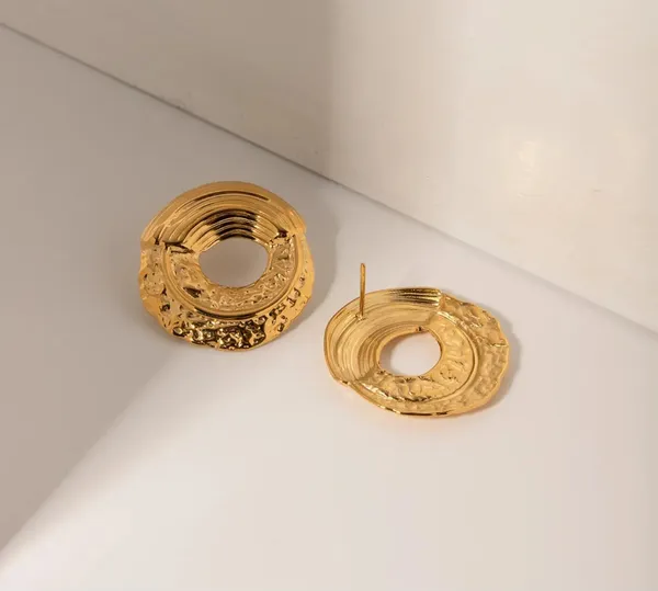 Elegant_Gold_Tone_Textured_Open_Circle_Stud_Earrings_For_Women_Ribbed_Geometric_Statement_Jewellery_For_Party_Wedding_Festive_And_Everyday_Wear