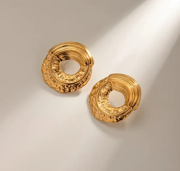 Elegant_Gold_Tone_Textured_Open_Circle_Stud_Earrings_For_Women_Ribbed_Geometric_Statement_Jewellery_For_Party_Wedding_Festive_And_Everyday_Wear