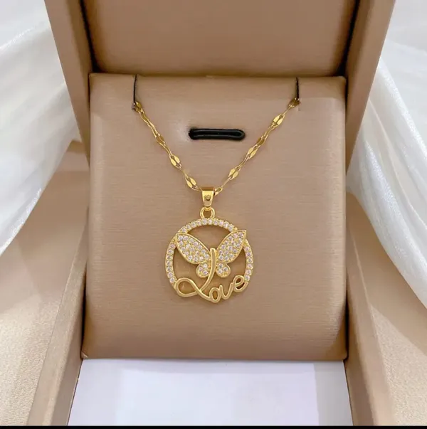 Gold_Alloy_Pendant_Necklace_For_Women