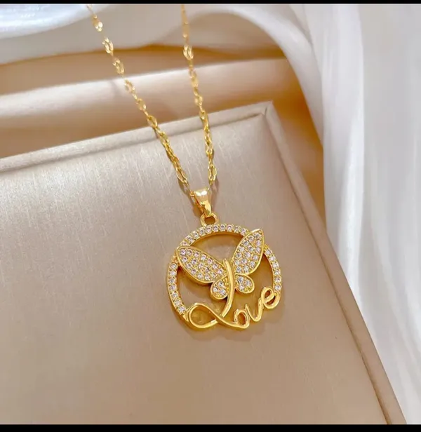 Gold_Alloy_Pendant_Necklace_For_Women