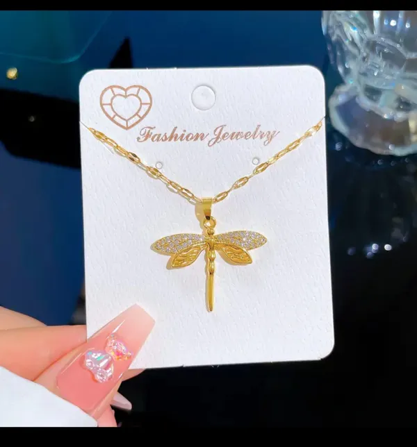 Gold_Alloy_Pendant_Necklace_For_Women