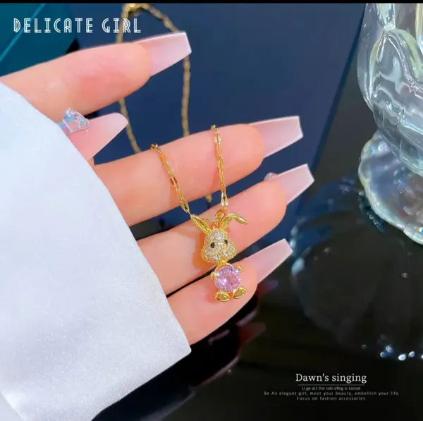 Gold_Alloy_Pendant_Necklace_For_Women