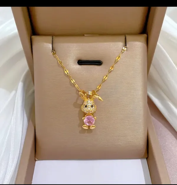 Gold_Alloy_Pendant_Necklace_For_Women