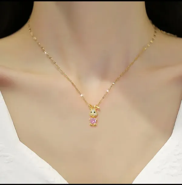 Gold_Alloy_Pendant_Necklace_For_Women