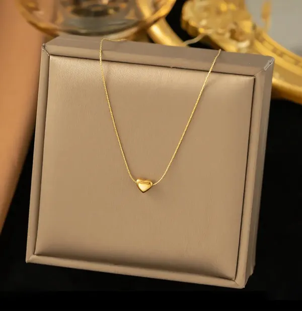 Gold_Alloy_Pendant_Necklace_For_Women