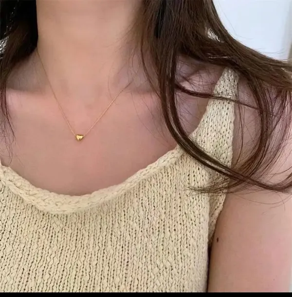 Gold_Alloy_Pendant_Necklace_For_Women