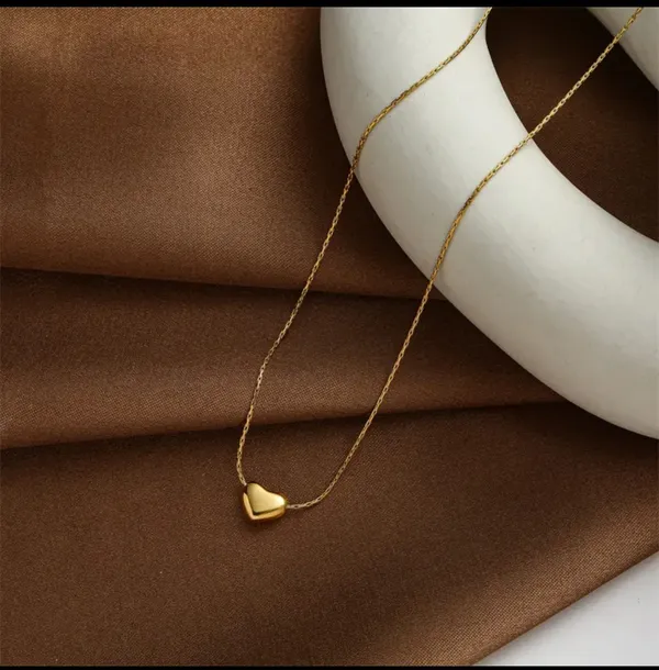 Gold_Alloy_Pendant_Necklace_For_Women