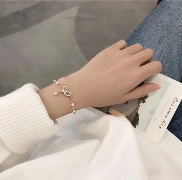 Elegant_Pearl_Bow_Charm_Bracelet