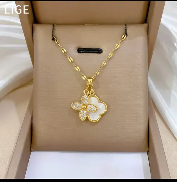 Gold_Alloy_Pendant_Necklace_For_Women