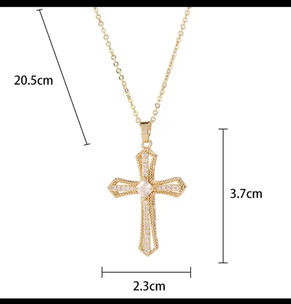 Gold_Alloy_Pendant_Necklace_For_Women