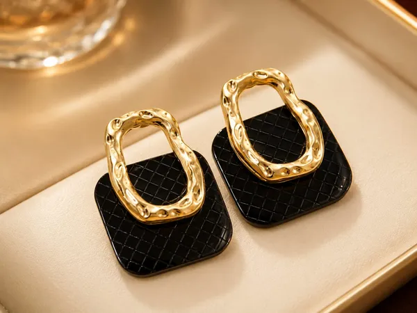 Gold_Earrings_Formal_Women_Oval_Shiny_Thick_Band_Solid_Gold_Party_Formal_Events_Jewelry