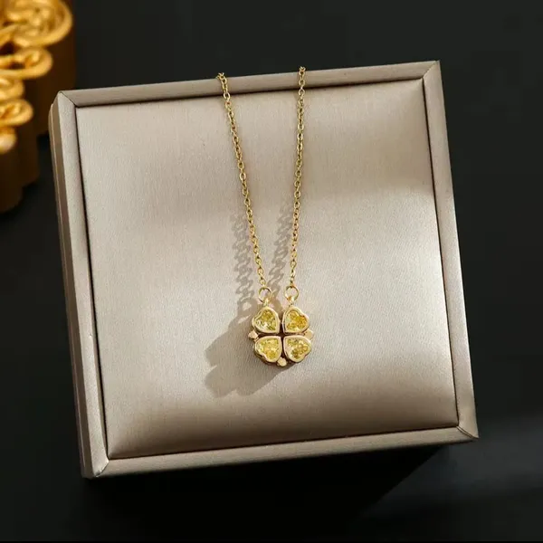 Gold_Alloy_Pendant_Necklace_For_Women
