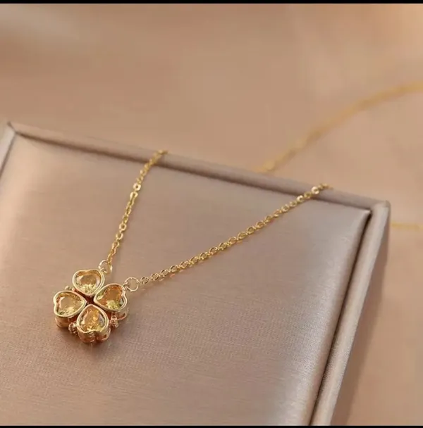 Gold_Alloy_Pendant_Necklace_For_Women