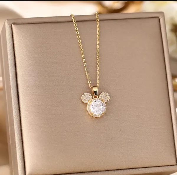 Gold_Alloy_Pendant_Necklace_For_Women