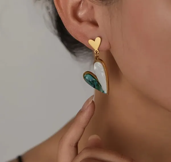 Elegant_Green_Marble_Heart_Drop_Earrings_For_Women_Gold_Tone_Mother_Of_Pearl_Statement_Jewellery_For_Party_Wedding_Festive_And_Everyday_Wear