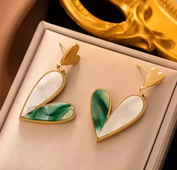Elegant_Green_Marble_Heart_Drop_Earrings_For_Women_Gold_Tone_Mother_Of_Pearl_Statement_Jewellery_For_Party_Wedding_Festive_And_Everyday_Wear