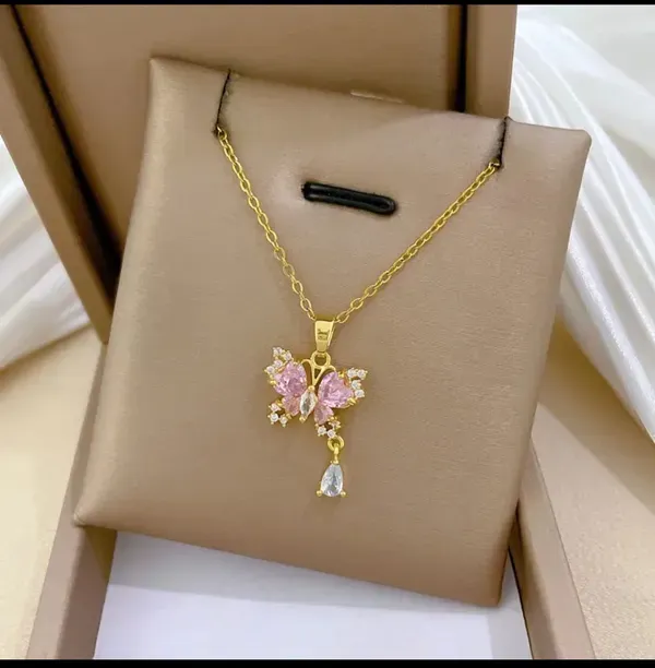 Gold_Alloy_Pendant_Necklace_For_Women