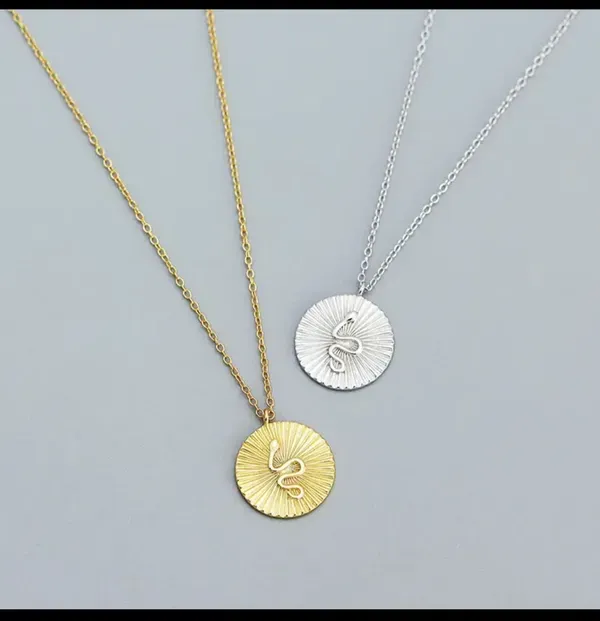 Gold_And_Silver_Alloy_Pendant_Necklace_For_Women