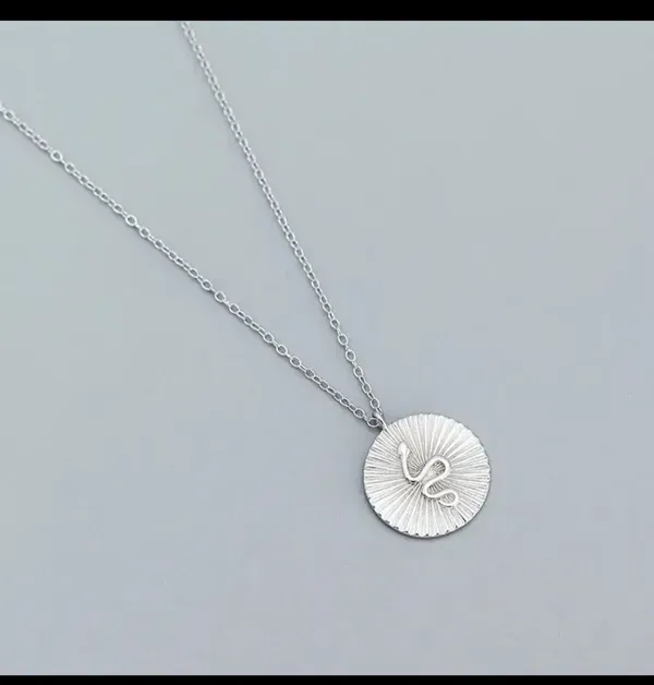 Silver_Alloy_Pendant_Necklace_For_Women