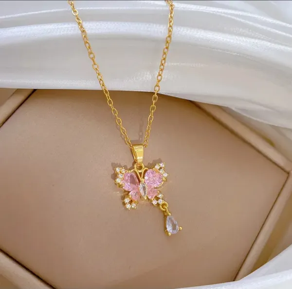 Gold_Alloy_Pendant_Necklace_For_Women