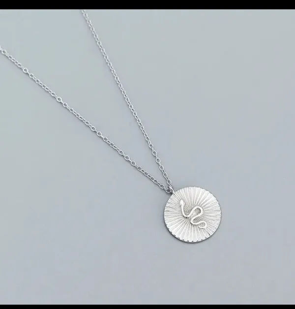 Silver_Alloy_Pendant_Necklace_For_Women