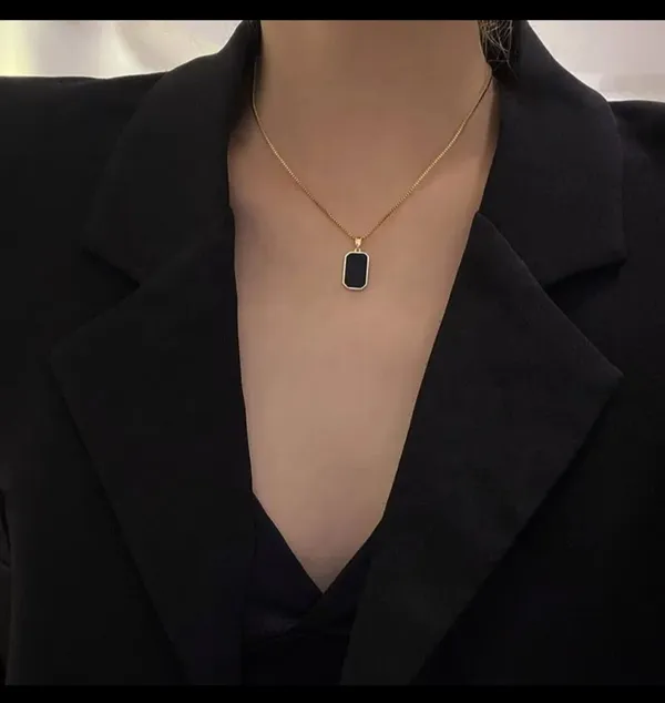 Gold_Alloy_Pendant_Necklace_For_Women