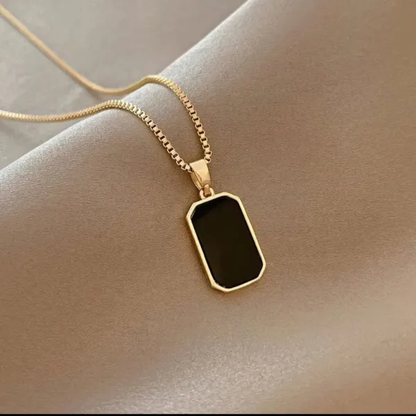 Gold_Alloy_Pendant_Necklace_For_Women