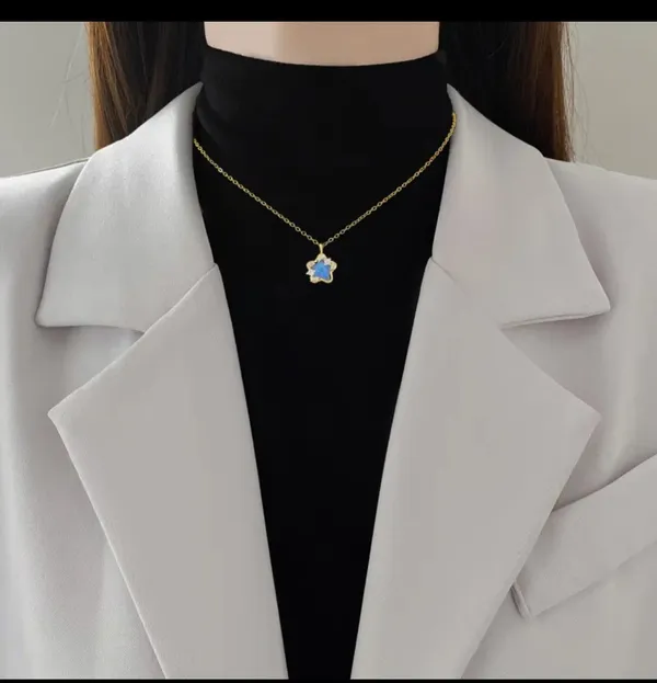 Gold_Alloy_Pendant_Necklace_For_Women