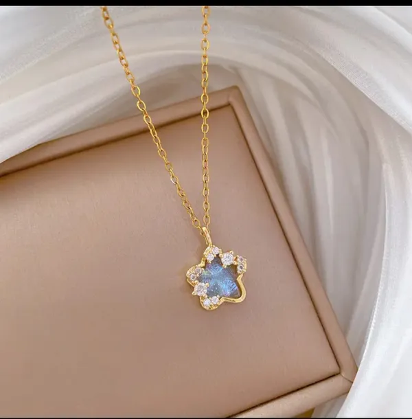 Gold_Alloy_Pendant_Necklace_For_Women