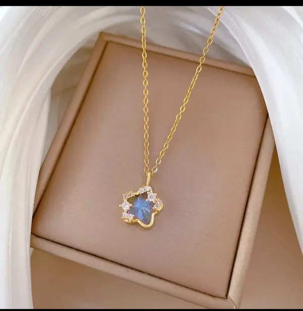 Gold_Alloy_Pendant_Necklace_For_Women