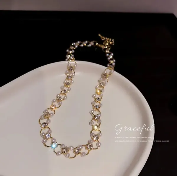 Gold_Alloy_Pendant_Necklace_Set_For_Women