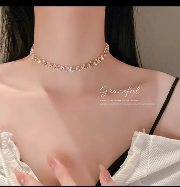 Gold_Alloy_Pendant_Necklace_Set_For_Women
